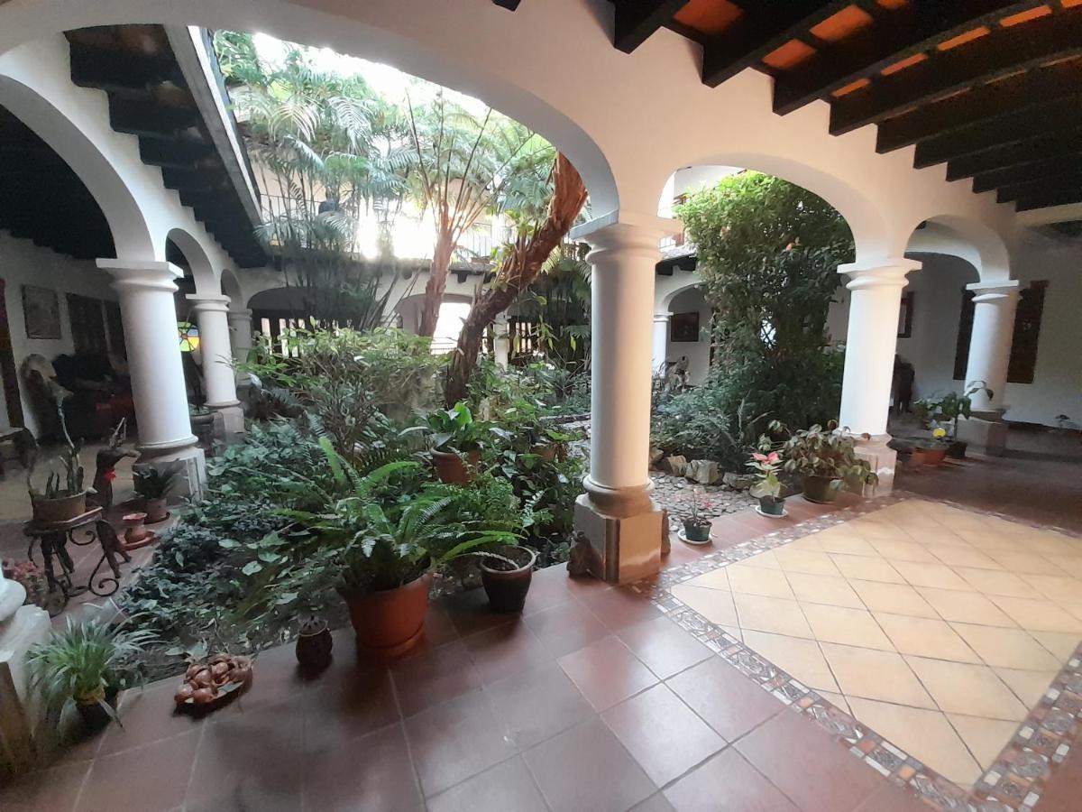 Hotel Y Jardines Casa Buho 危地马拉安地瓜 外观 照片