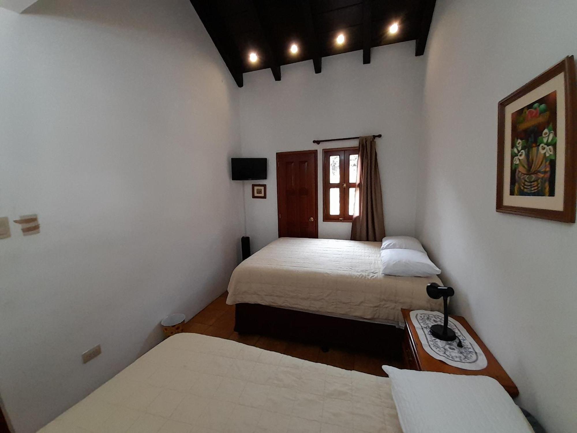 Hotel Y Jardines Casa Buho 危地马拉安地瓜 外观 照片